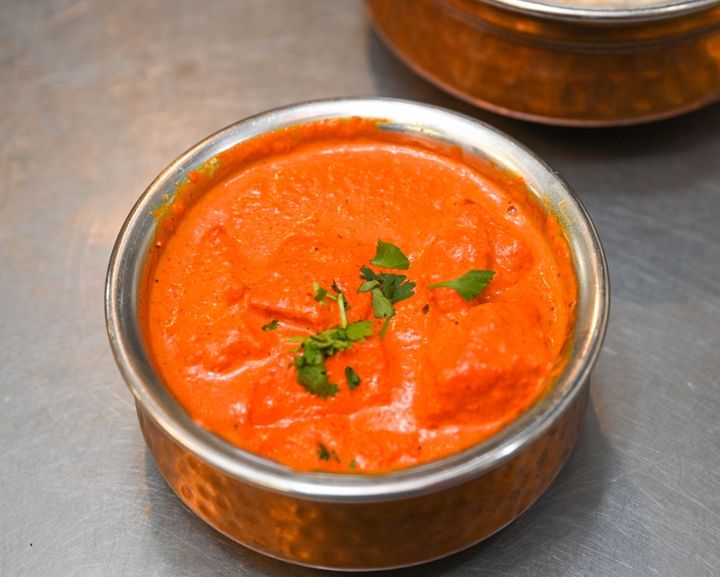 Chicken Tikka Masala – Grilled chicken tikka in a rich, tomato-based curry sauce – a global favorite pe | SPICE ROOM Denver