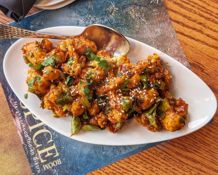 Lasuni Gobi – Flash-fried cauliflower tossed with plenty of garlic and aromatic spices – dange | SPICE ROOM Denver